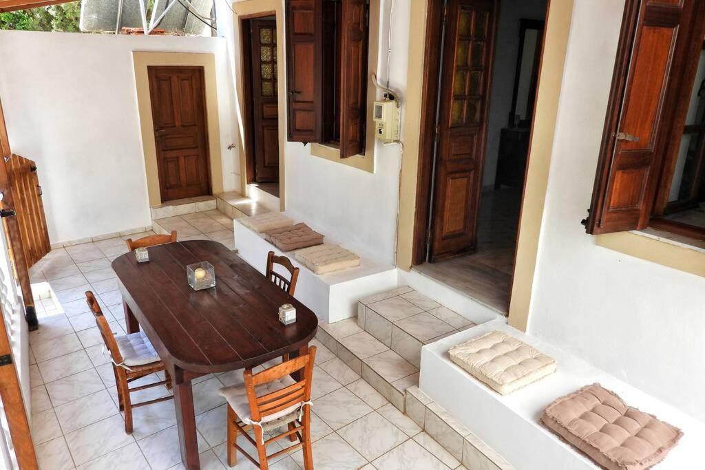 Traditional Villa Efterpi Chalki Town Eksteriør bilde